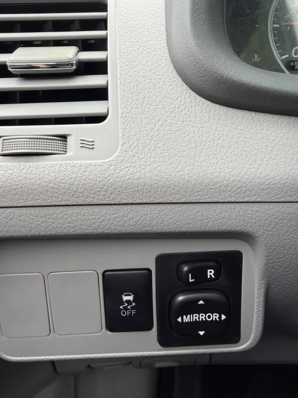 Used 2010 Toyota Corolla LE image 28