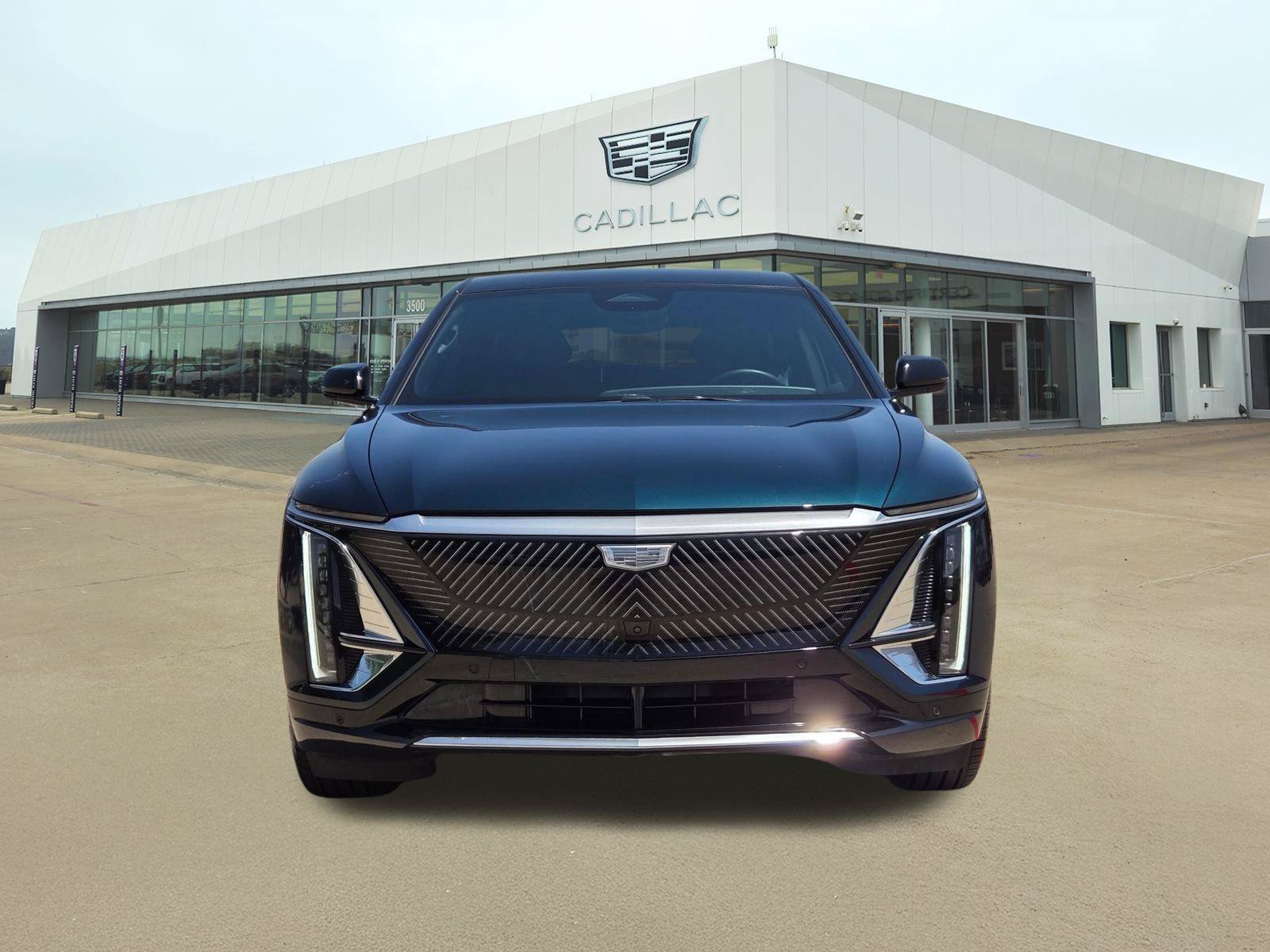 Used 2025 Cadillac Lyriq Luxury w/ LPO, Floor Liner Package AWD/4WD image 2