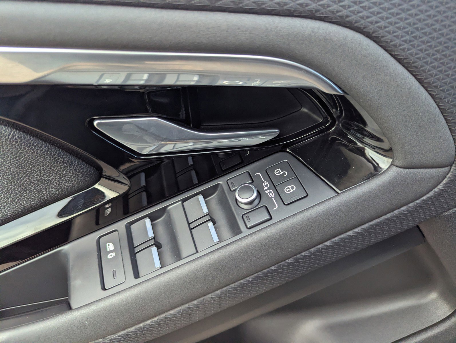 Used 2020 Land Rover Range Rover Evoque S image 28