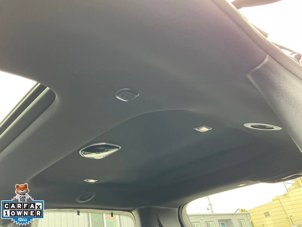 Used 2023 Chrysler Pacifica Limited w/ Uconnect Theater Family Group FWD image 33
