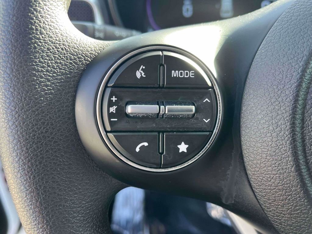 Certified 2025 Kia Soul LX w/ LX Technology Package image 17