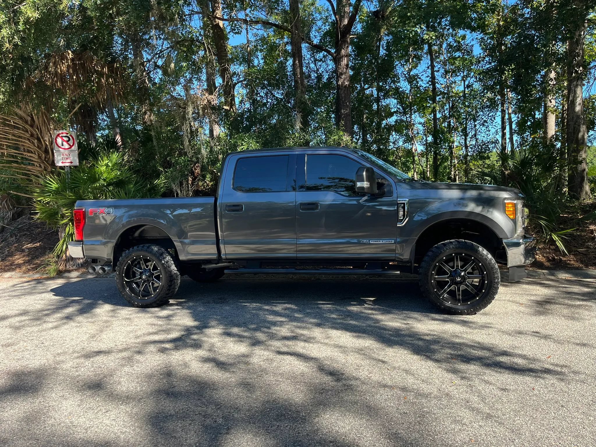 Used 2017 Ford F250 XLT AWD/4WD image 3