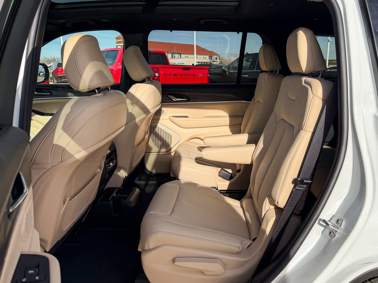 New 2025 Jeep Grand Cherokee L Limited w/ Luxury Tech Group II image 9