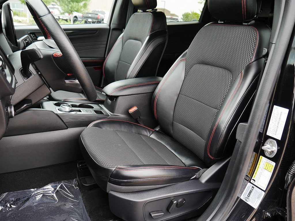 Used 2024 Ford Escape ST-Line w/ Tech Pack #1 AWD/4WD image 15