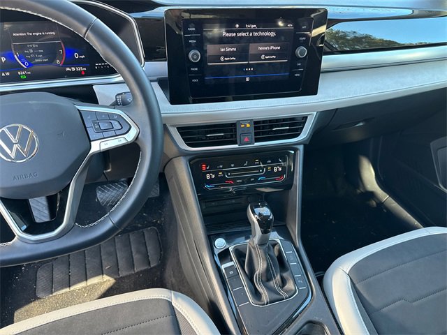 Used 2025 Volkswagen Taos SE image 27