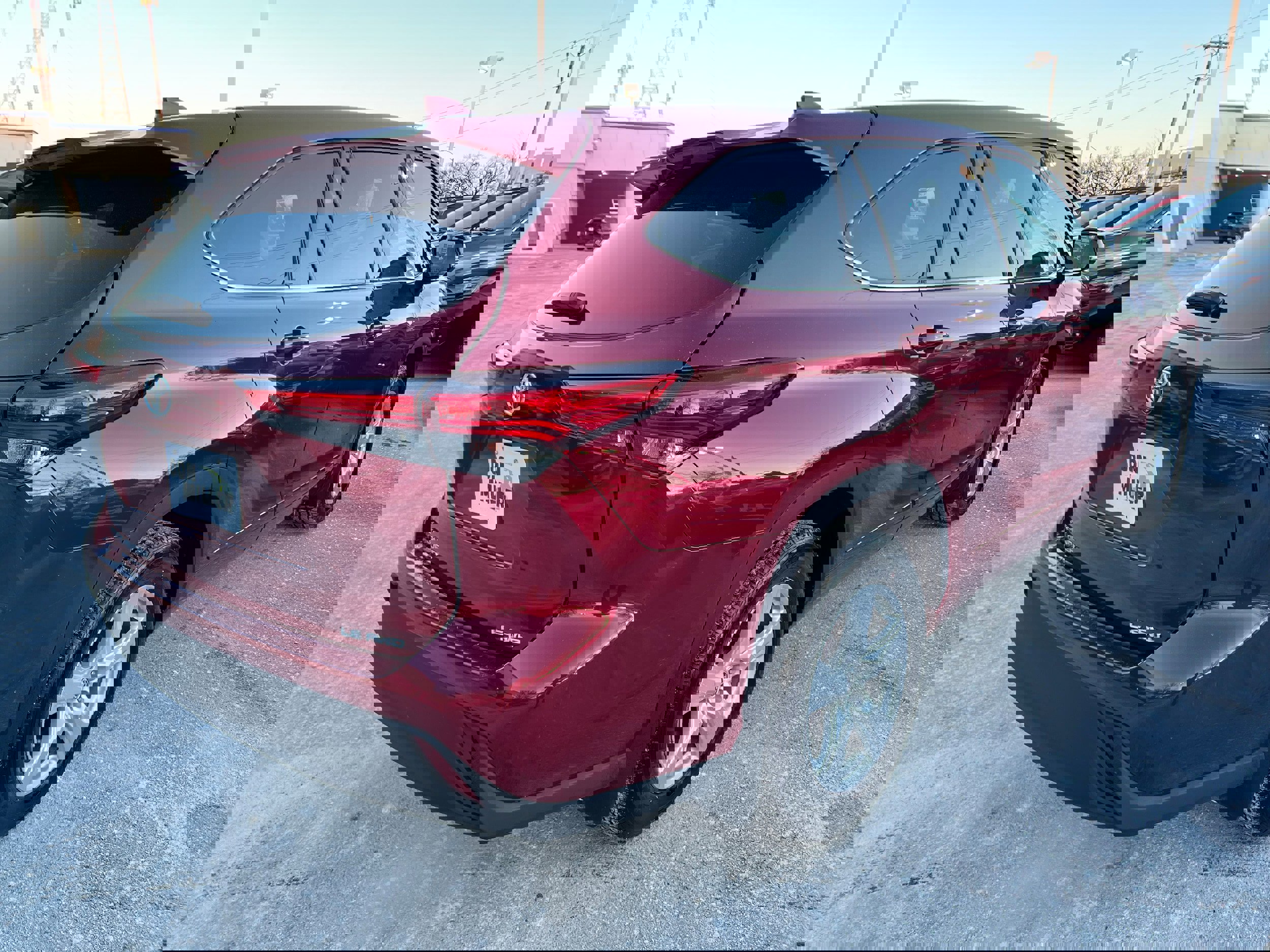 Used 2020 Toyota Highlander LE image 7