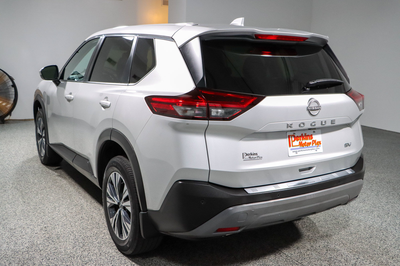 Used 2023 Nissan Rogue SV FWD image 9