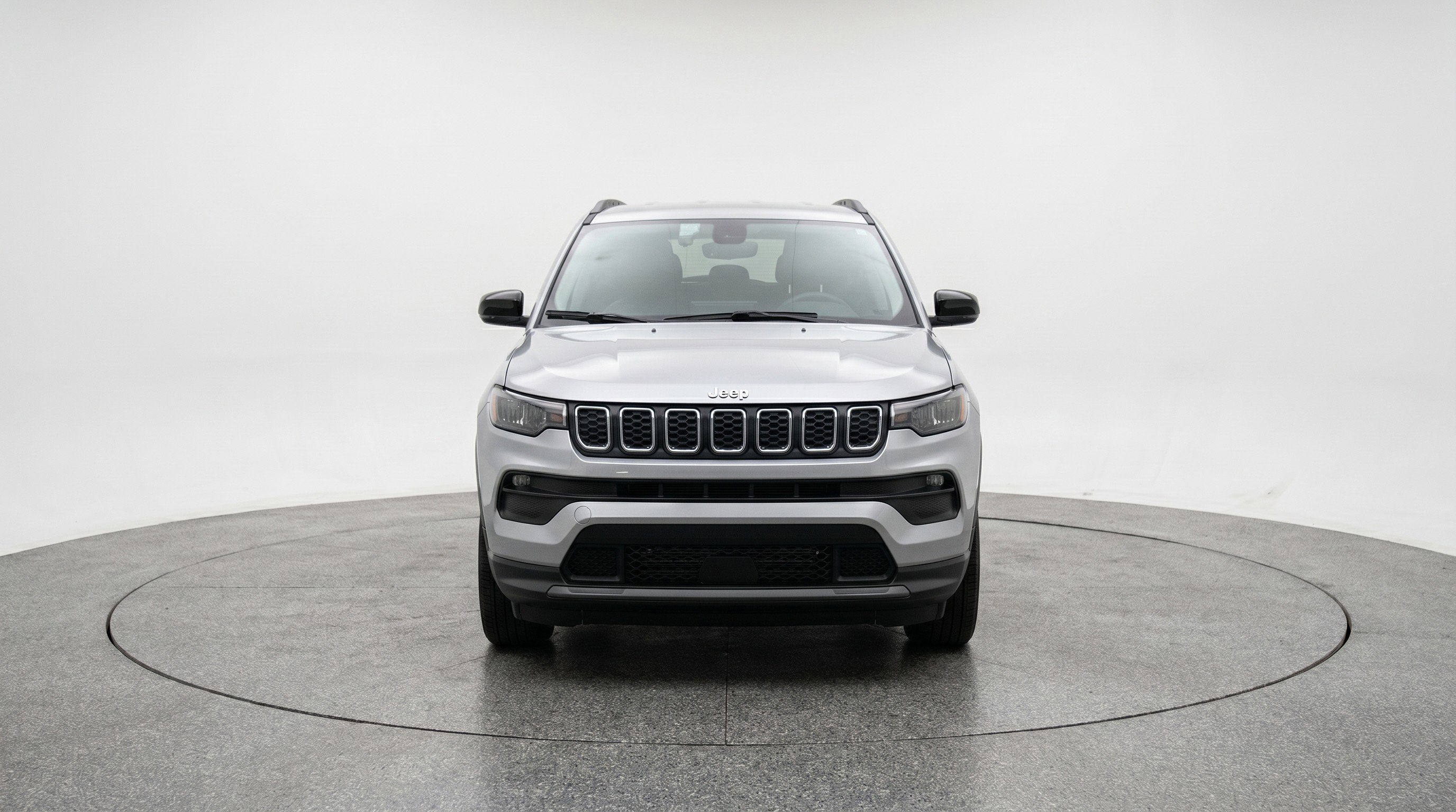 Used 2025 Jeep Compass Latitude AWD/4WD image 2