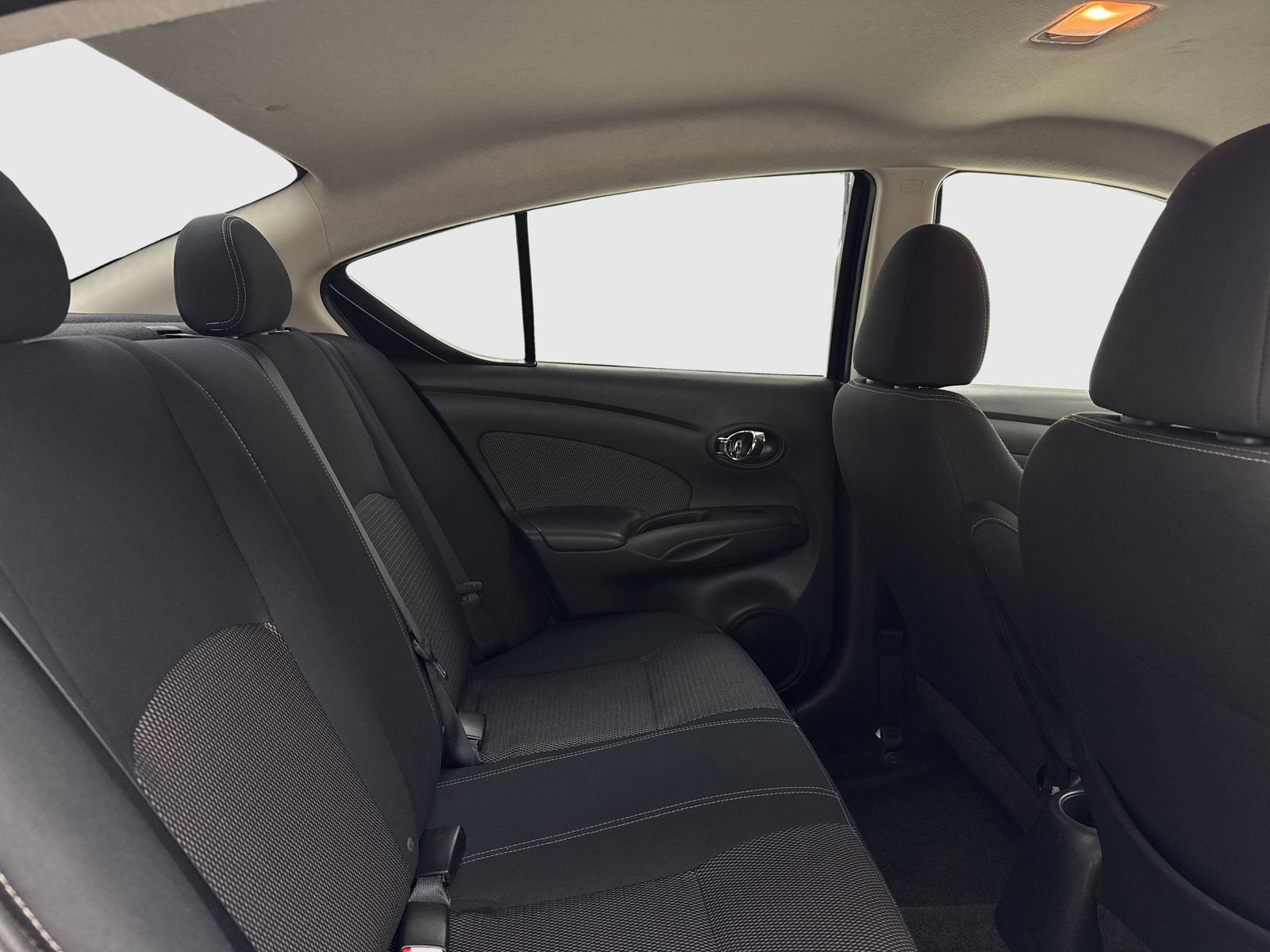 Used 2014 Nissan Versa SV FWD image 39