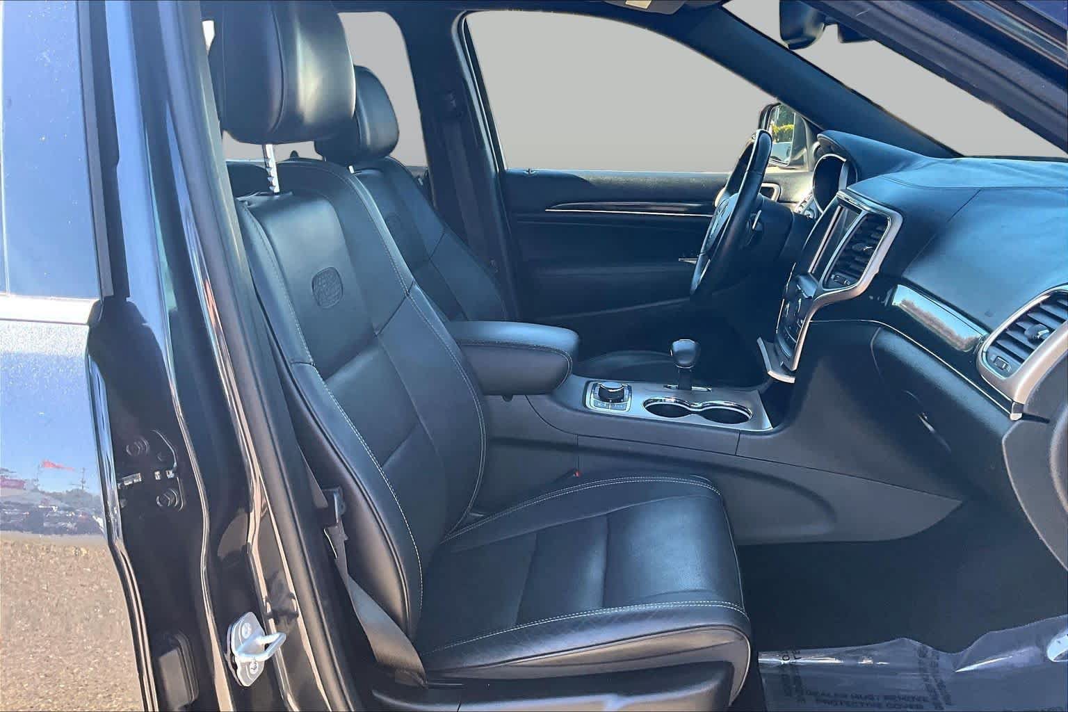 Used 2014 Jeep Grand Cherokee Overland AWD/4WD image 8