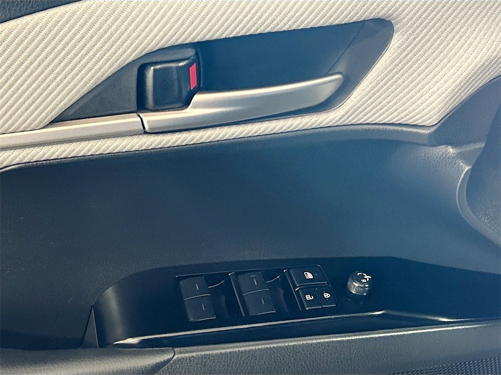 Used 2025 Toyota Camry SE w/ Convenience Package image 15