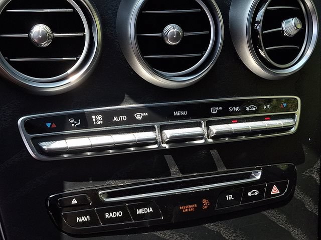 Used 2018 Mercedes-Benz GLC 300 4MATIC image 16