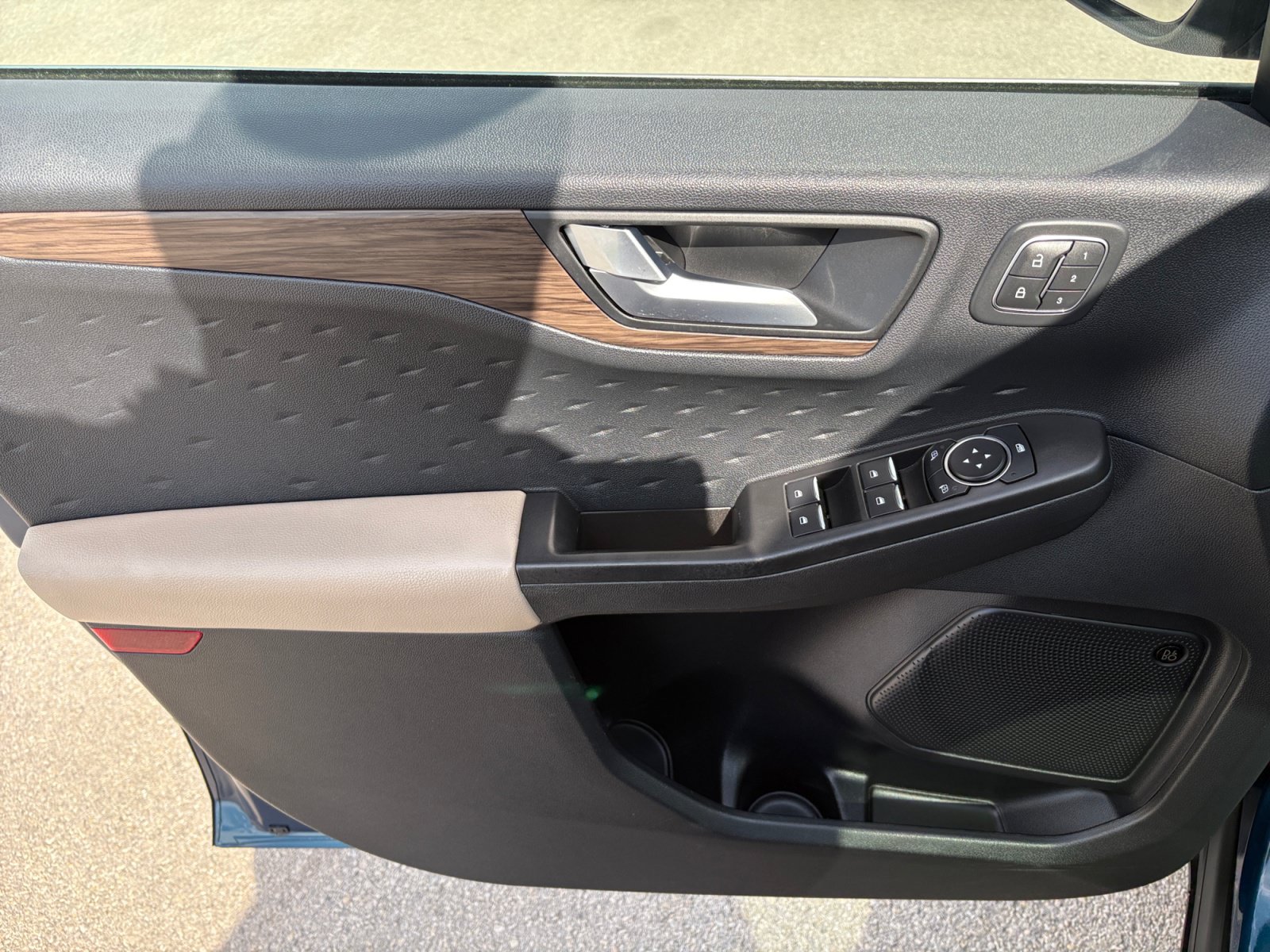 Used 2020 Ford Escape Titanium AWD/4WD image 26