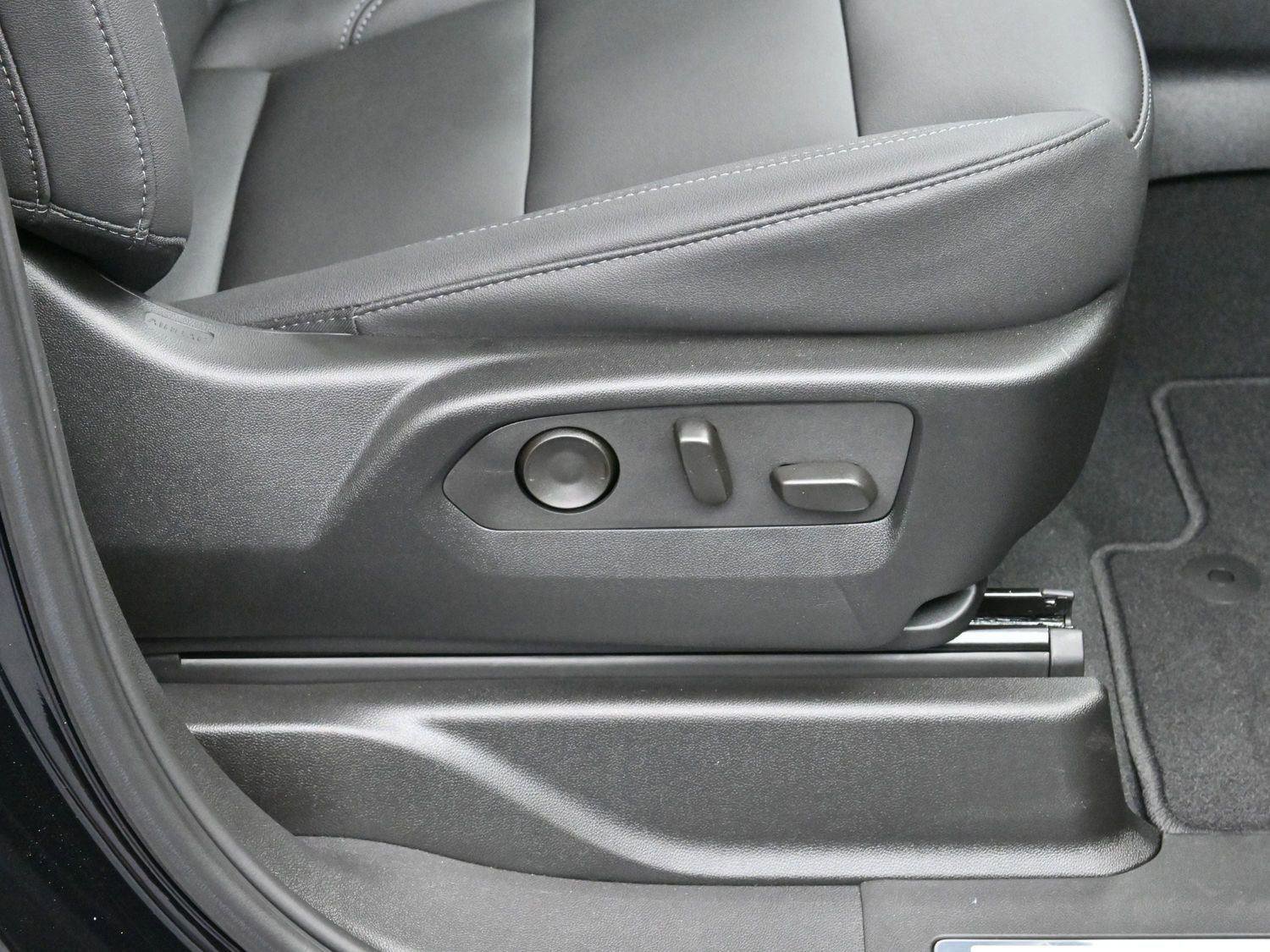 Used 2025 Chevrolet Tahoe Z71 w/ Z71 Off-Road Package image 37