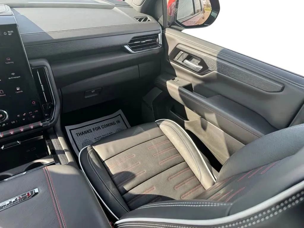 Used 2025 GMC Yukon XL AT4 Ultimate AWD/4WD image 24