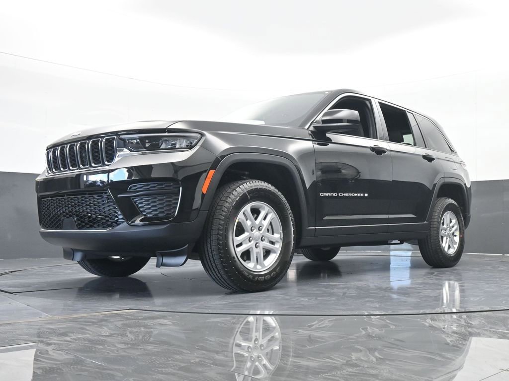 Used 2025 Jeep Grand Cherokee Laredo image 49