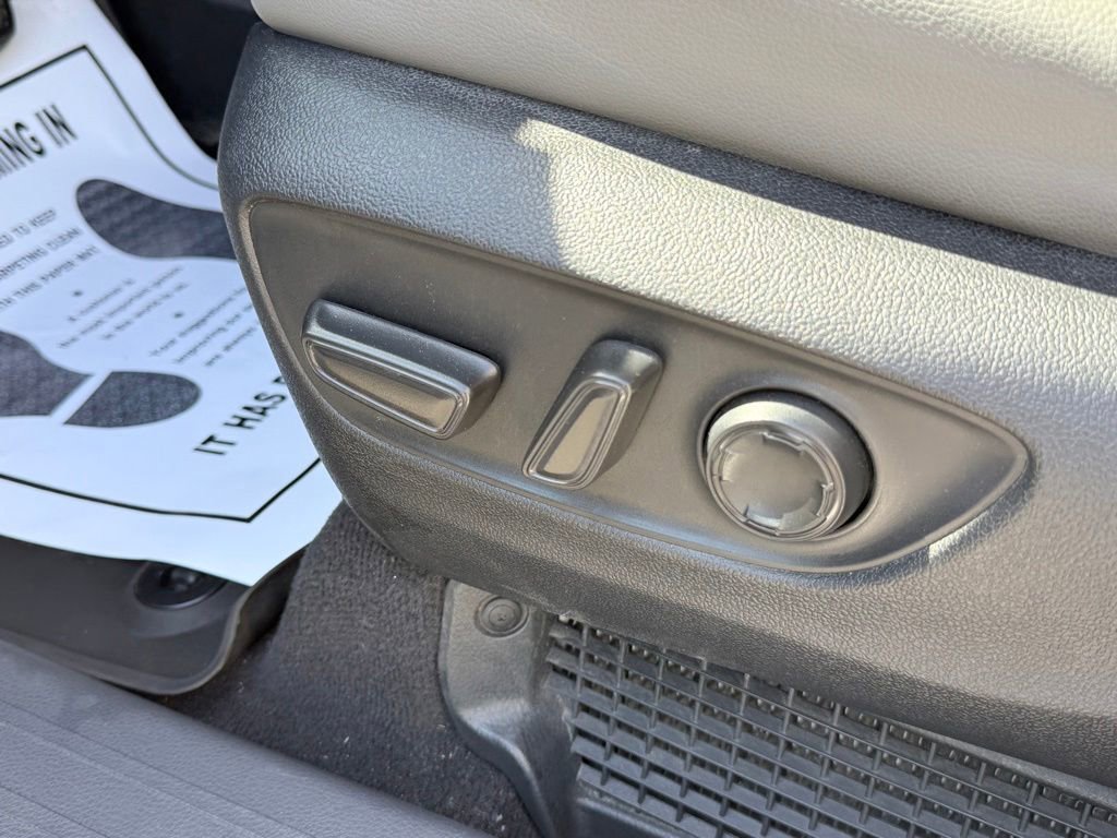 Used 2022 Toyota Sienna XLE w/ XLE Plus Package FWD image 29
