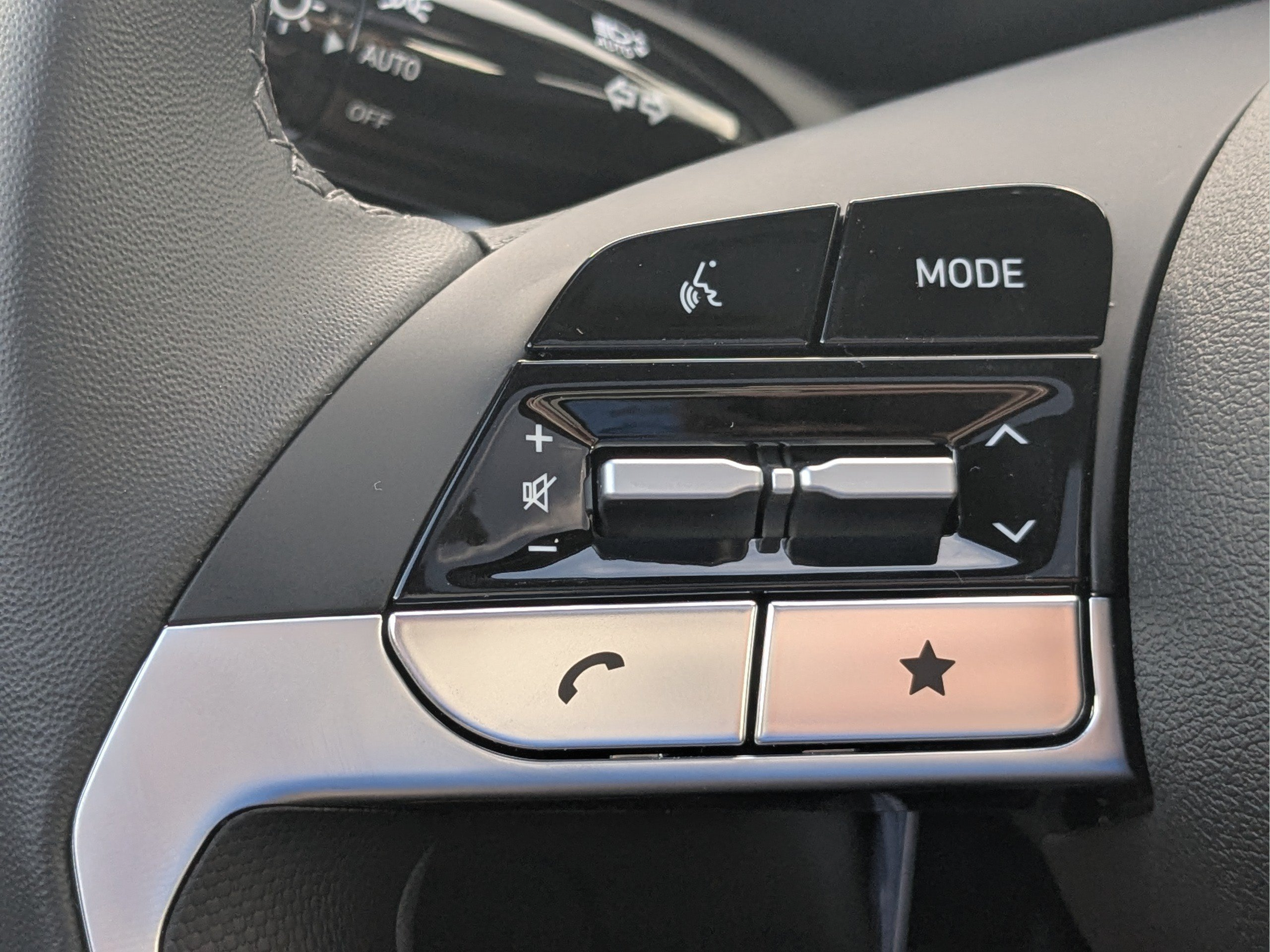 New 2026 Hyundai Elantra Limited FWD image 28