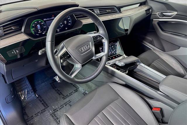 Used 2022 Audi e-tron Premium Plus w/ Premium Plus Package AWD/4WD image 9