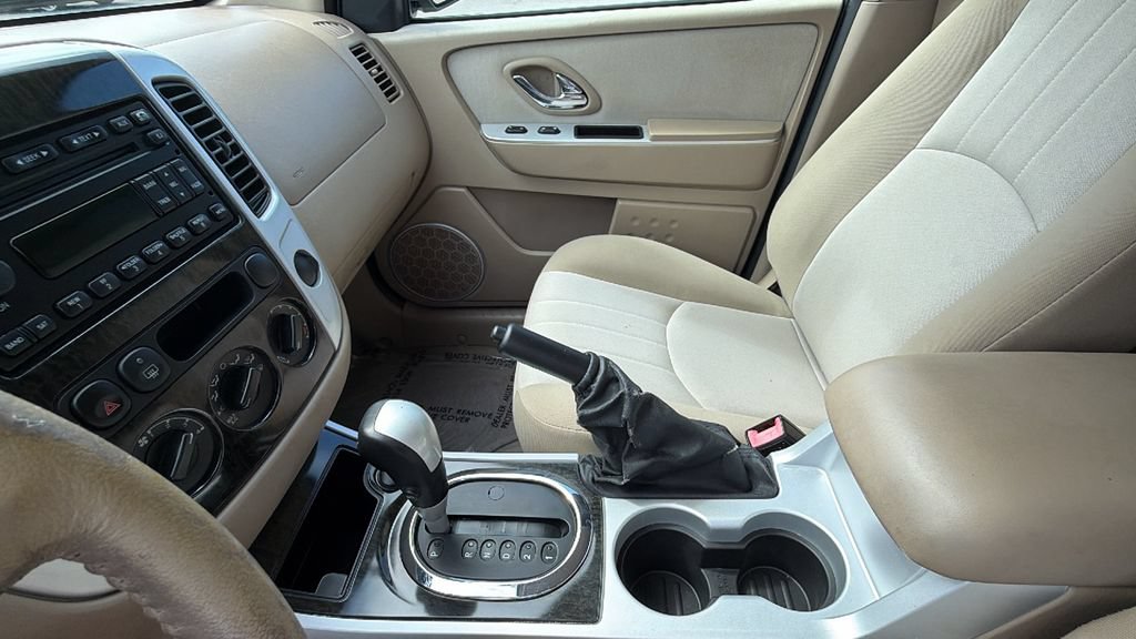 Used 2005 Mercury Mariner Luxury FWD image 21