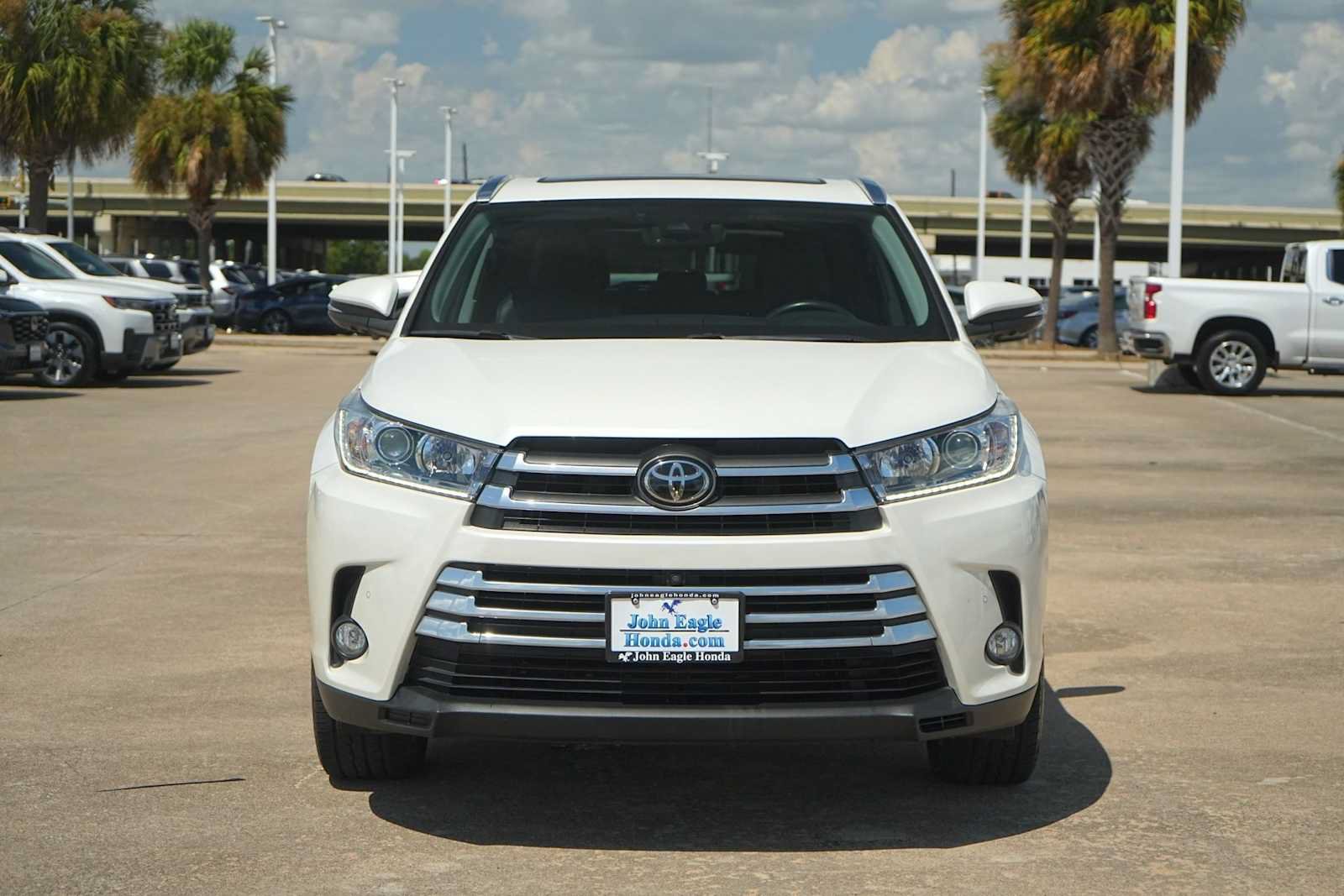 Used 2017 Toyota Highlander Limited Platinum FWD image 6