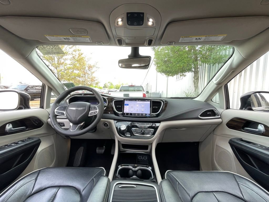 Used 2024 Chrysler Pacifica Limited image 31
