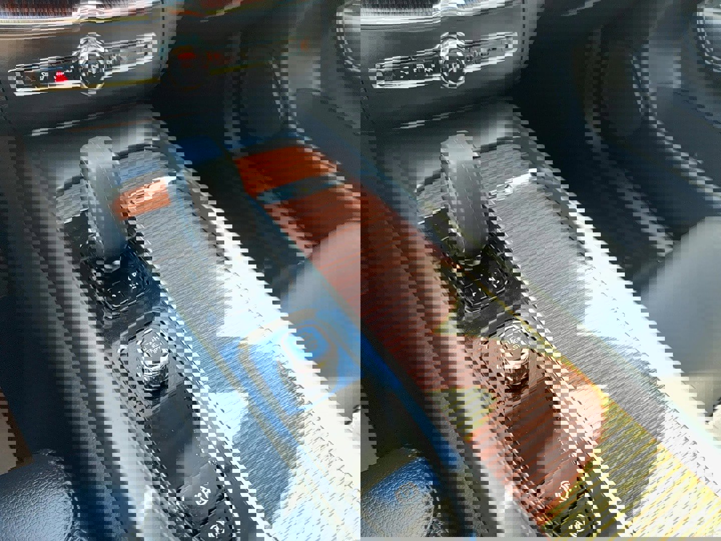 Certified 2023 Volvo XC60 B5 Plus image 22