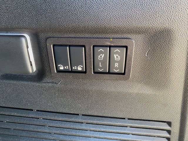 Used 2025 Chevrolet Suburban Z71 w/ Comfort Package AWD/4WD image 19