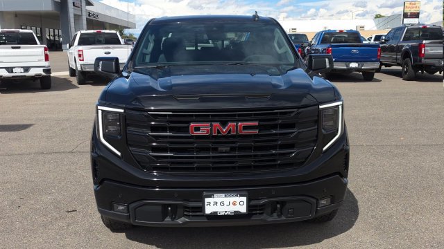 Used 2024 GMC Sierra 1500 Elevation w/ Elevation Premium Package AWD/4WD image 3
