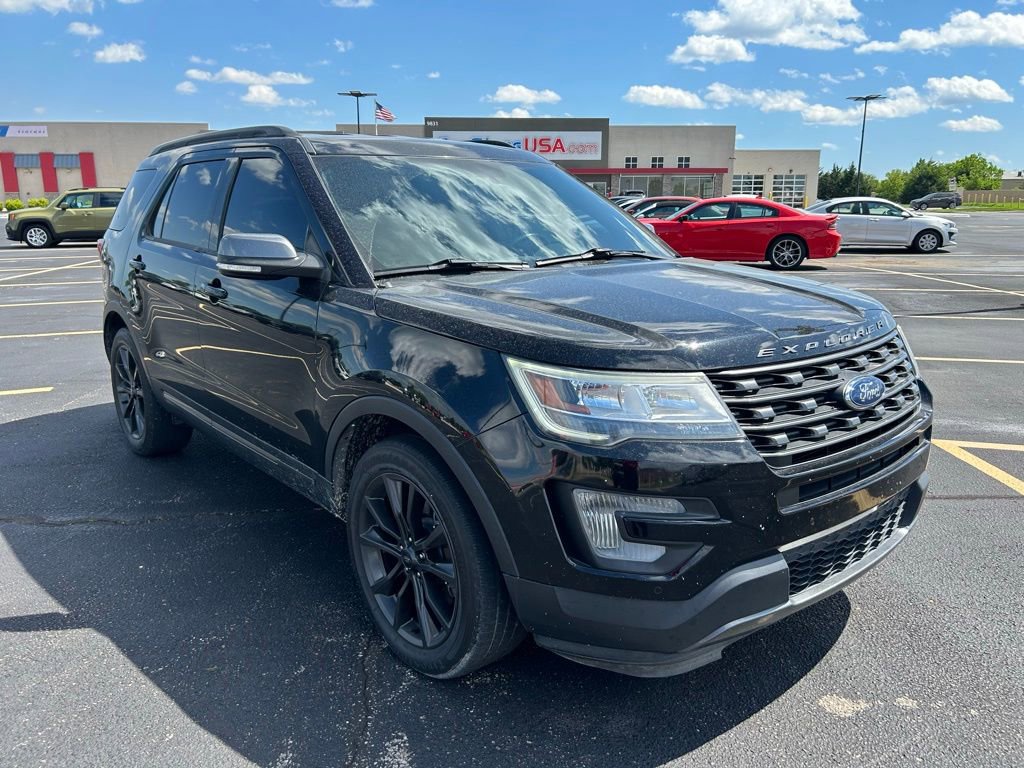 Used 2017 Ford Explorer XLT w/ Equipment Group 202A FWD image 1