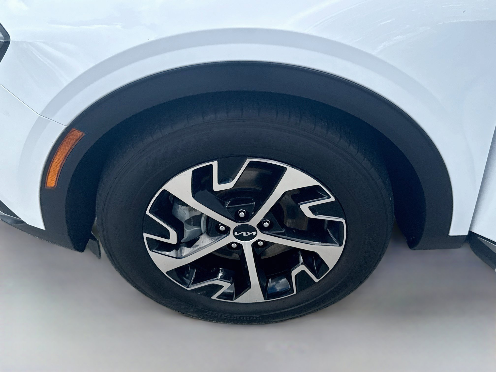 Used 2024 Kia Sportage EX FWD image 33