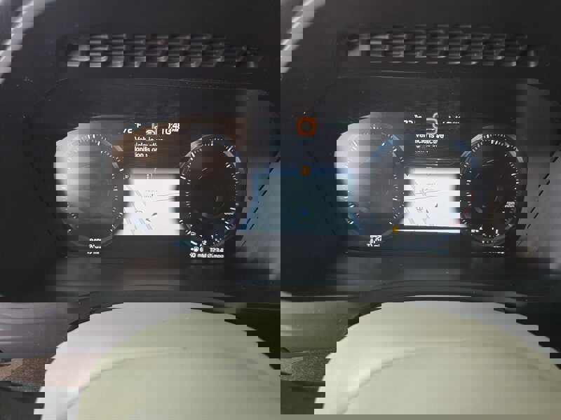 Used 2016 Volvo XC90 T6 Momentum w/ Momentum Plus Package image 25