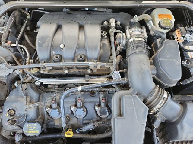 Used 2013 Ford Taurus SE FWD image 22