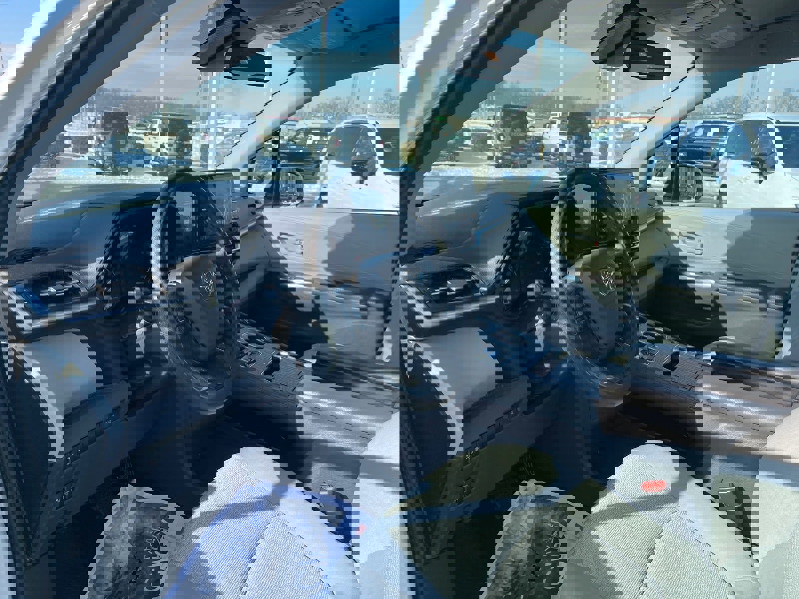 Used 2024 Toyota Sienna LE image 7