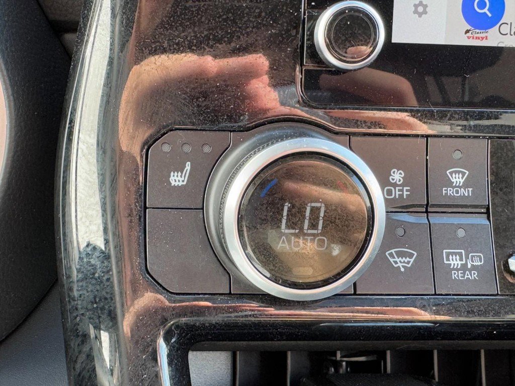 Certified 2023 Toyota Highlander AWD image 23