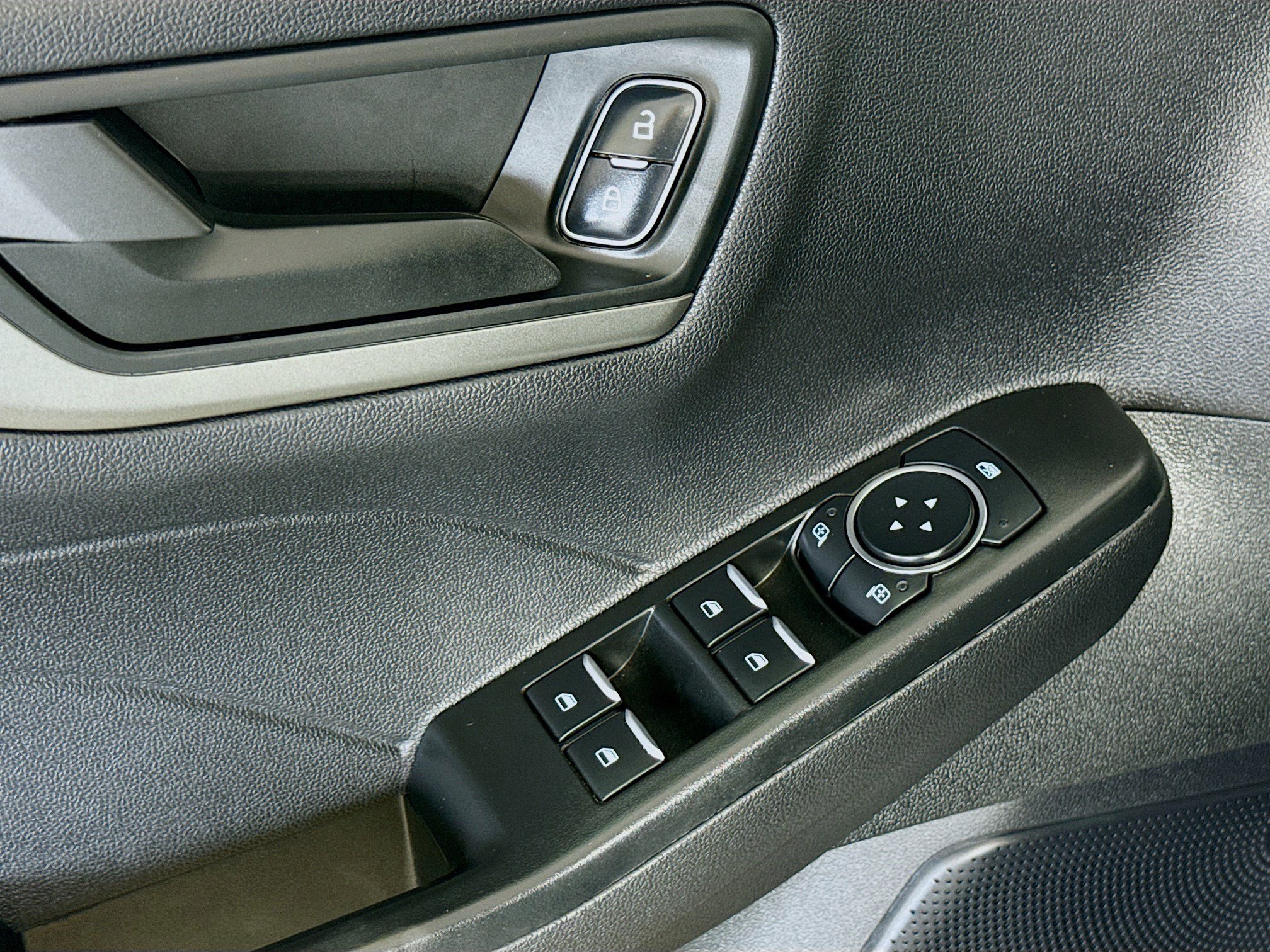 Used 2025 Ford Escape Active image 22