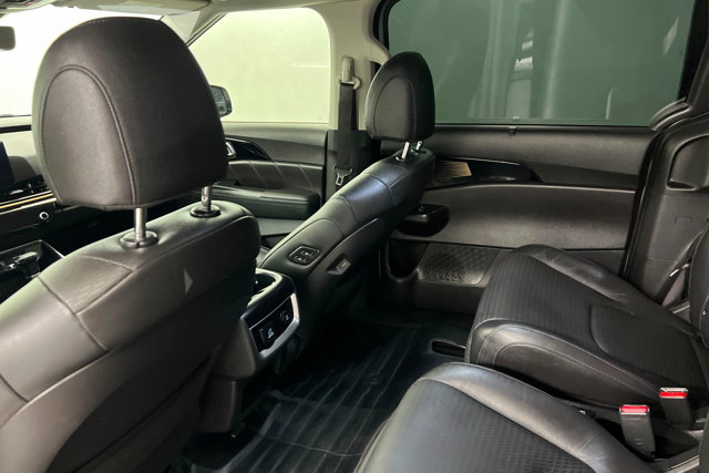 Used 2025 Kia Carnival SX Prestige FWD image 18