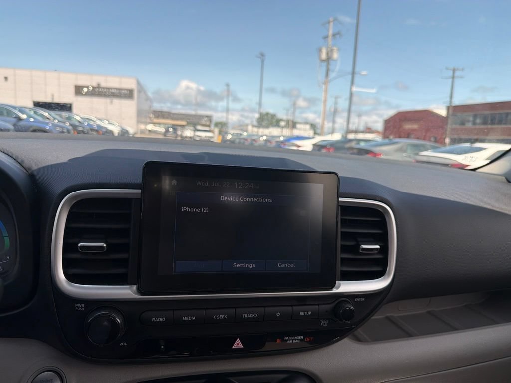 Certified 2024 Hyundai Venue SEL FWD image 23
