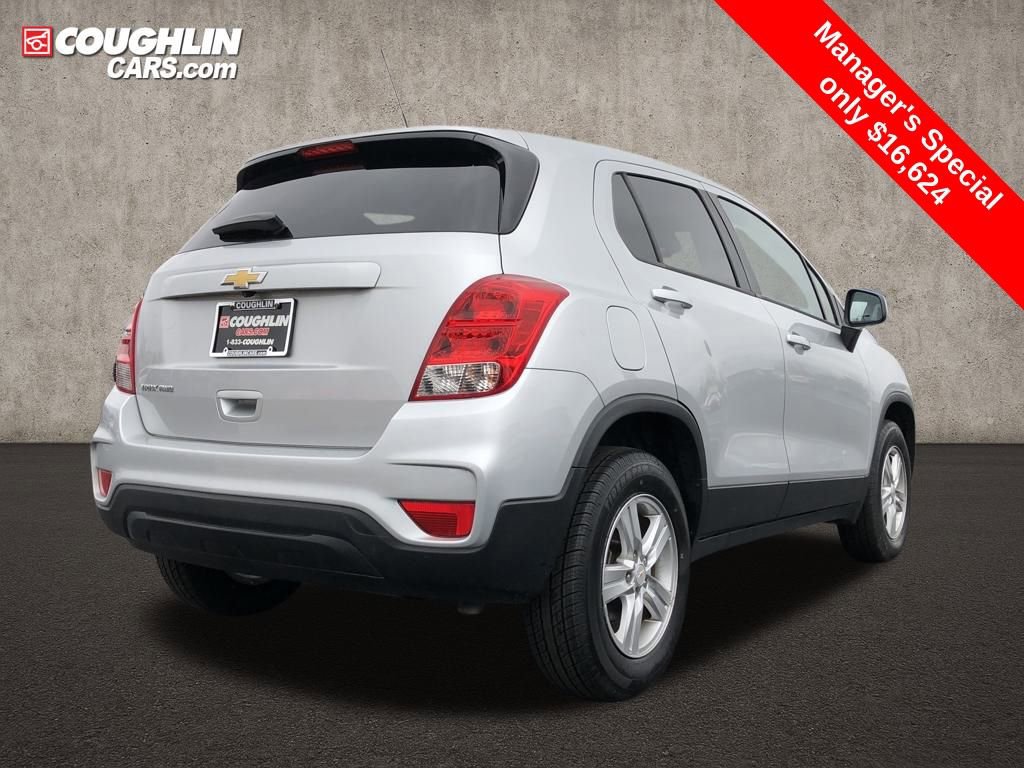 Used 2022 Chevrolet Trax LS w/ Tint and Cruise Package image 8