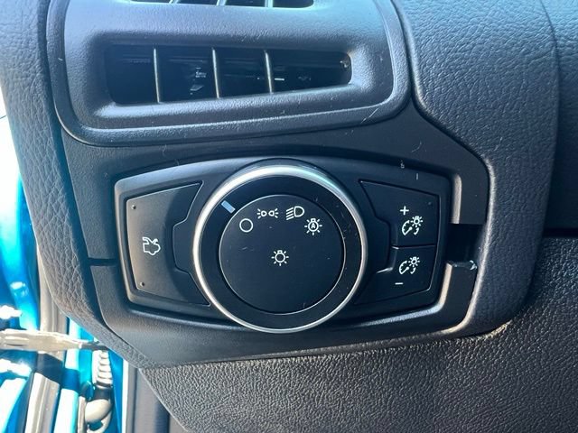 Used 2016 Ford Focus SE w/ SE Cold Weather Package FWD image 19
