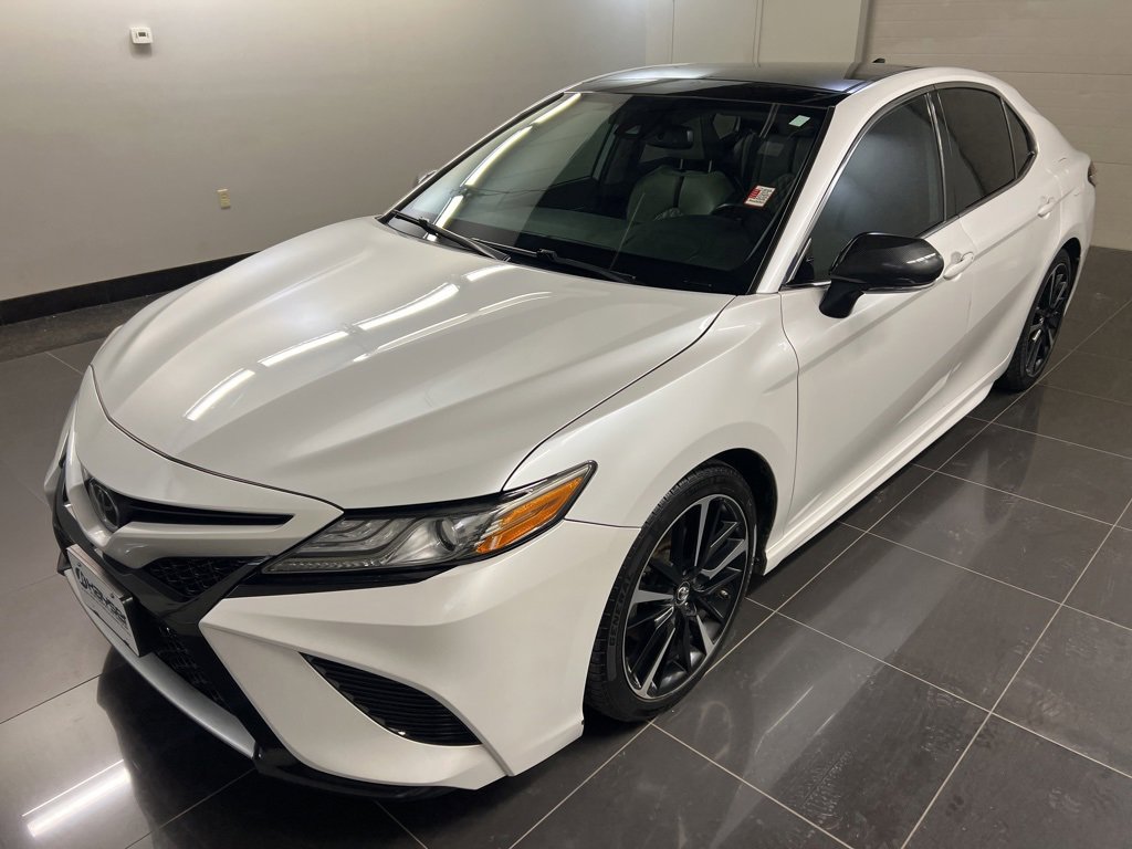 Used 2019 Toyota Camry XSE image 3