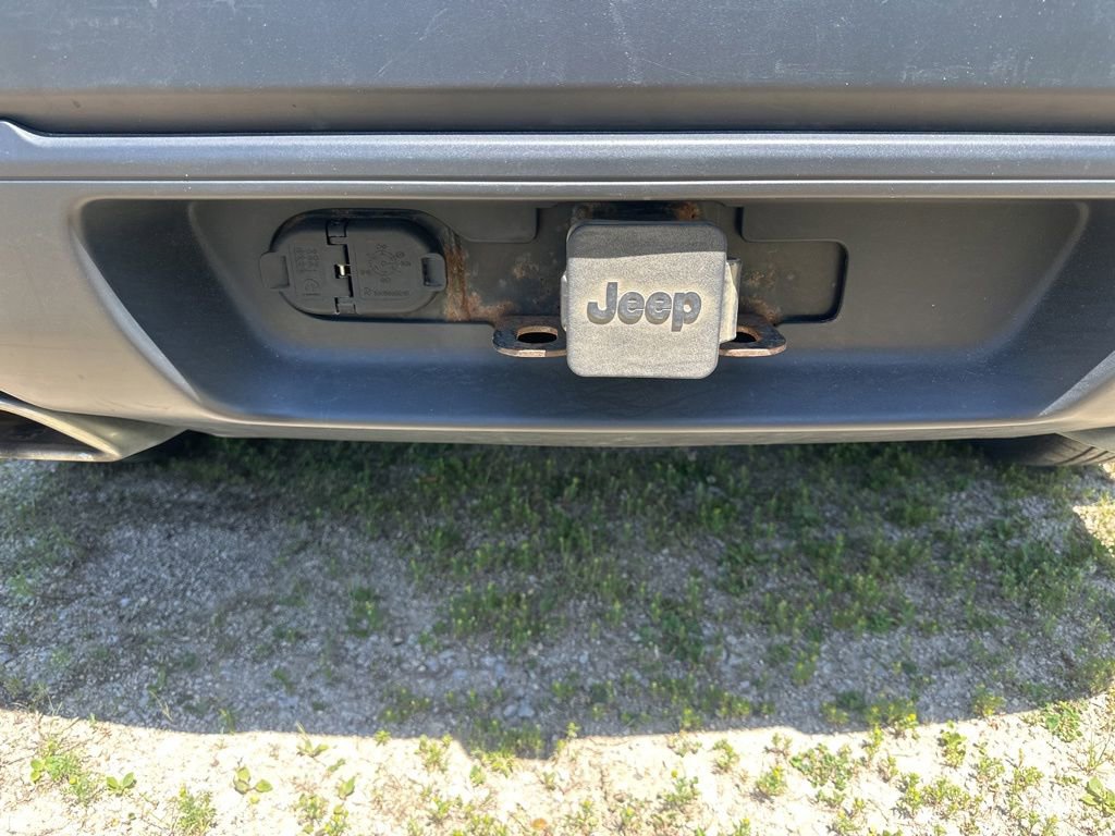 Used 2019 Jeep Cherokee Latitude w/ Cold Weather Group AWD/4WD image 12