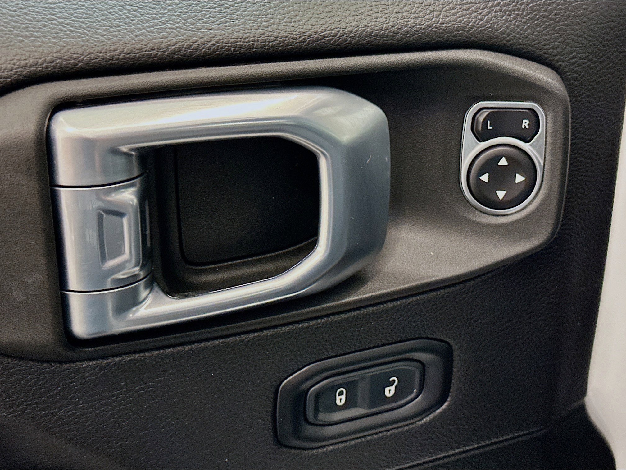 Used 2021 Jeep Wrangler Sahara image 15