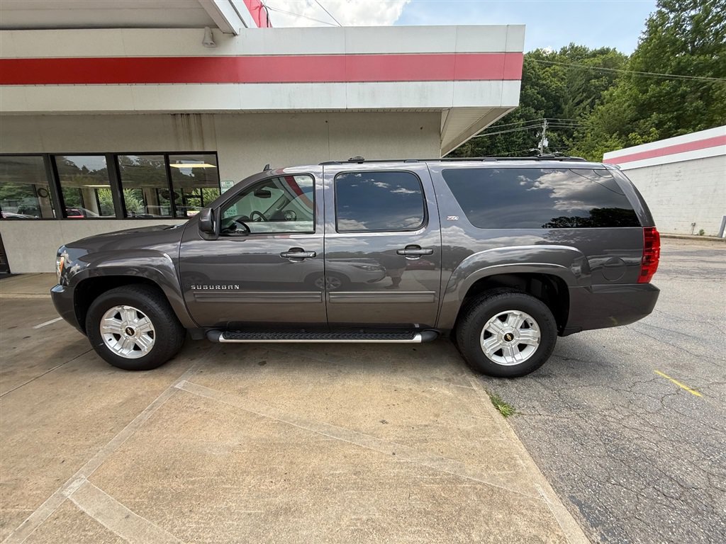 Used 2011 Chevrolet Suburban LT w/ Luxury Package AWD/4WD image 15