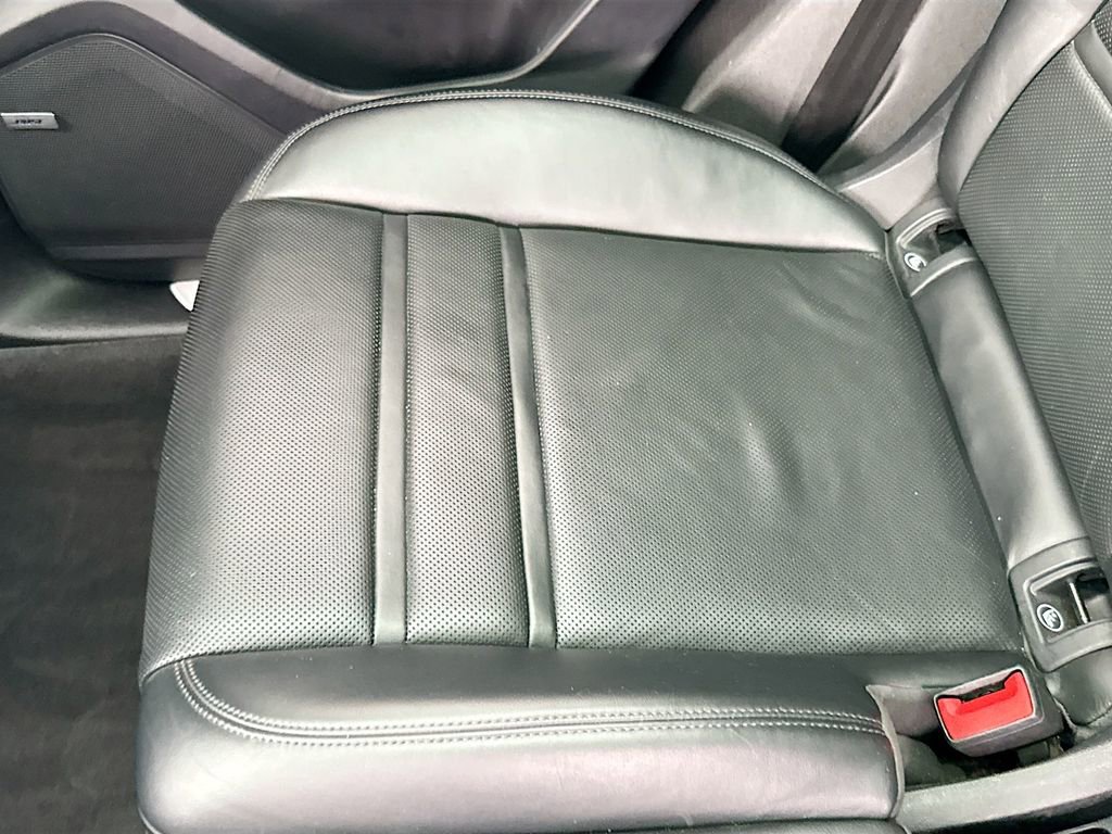 Used 2019 Porsche Cayenne Turbo w/ Premium Plus Package image 29