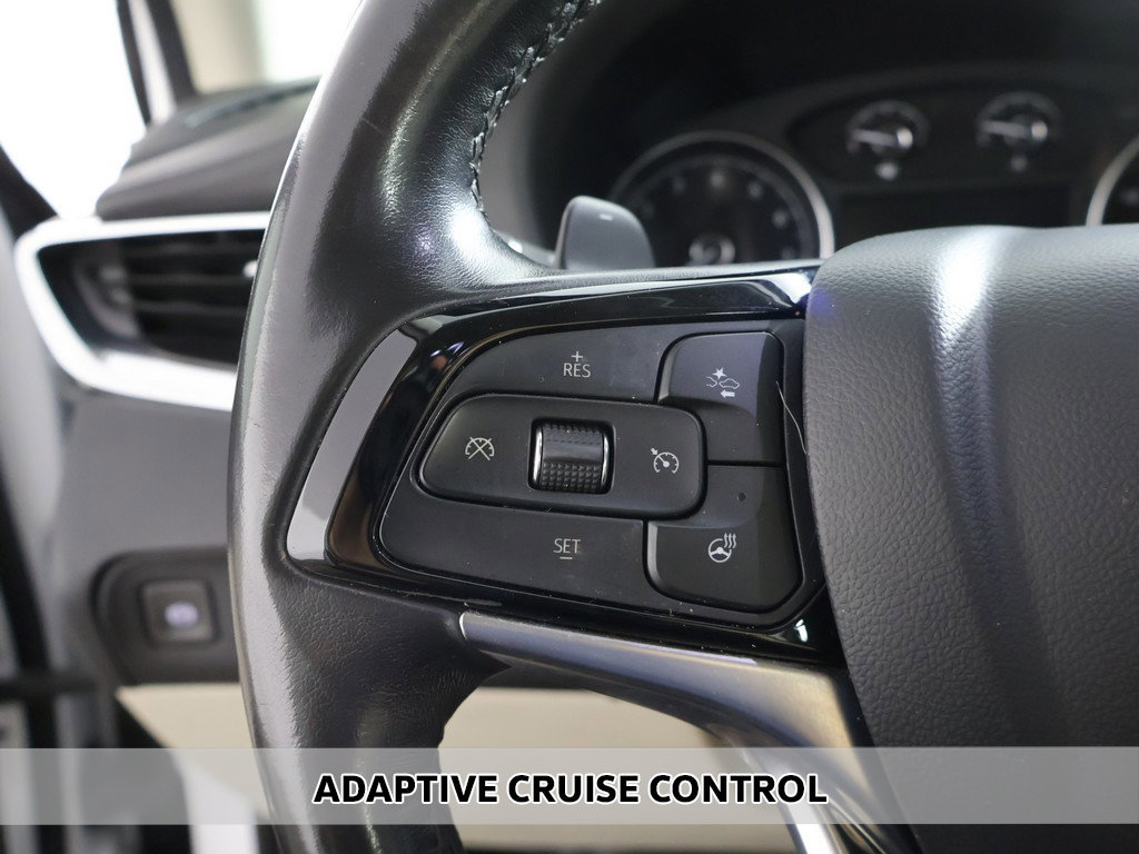 Used 2023 Buick Enclave Essence FWD image 3