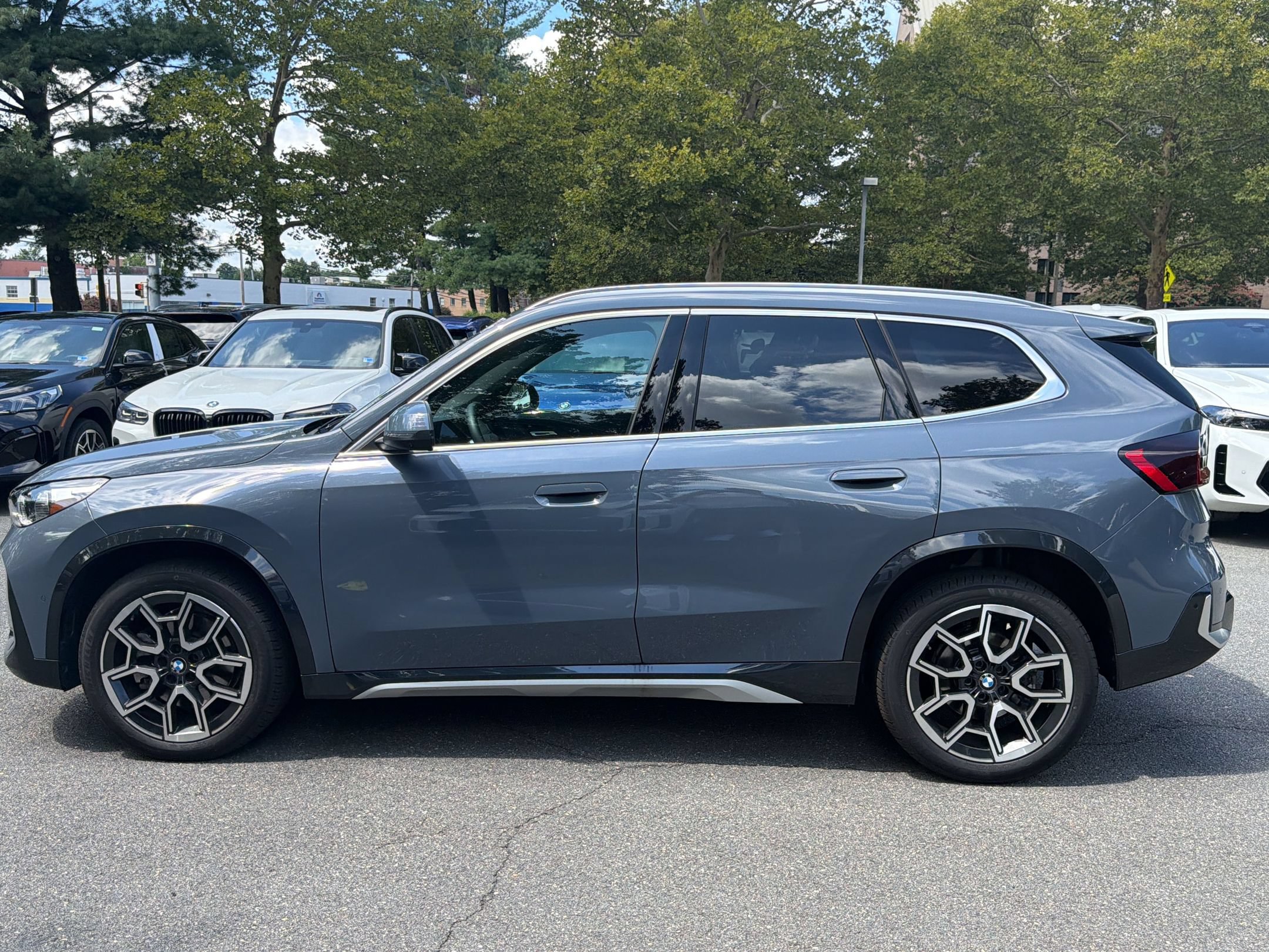 Certified 2025 BMW X2 xDrive28i AWD/4WD image 2