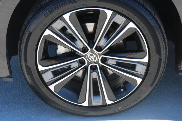 Certified 2023 Toyota bZ4X AWD image 10