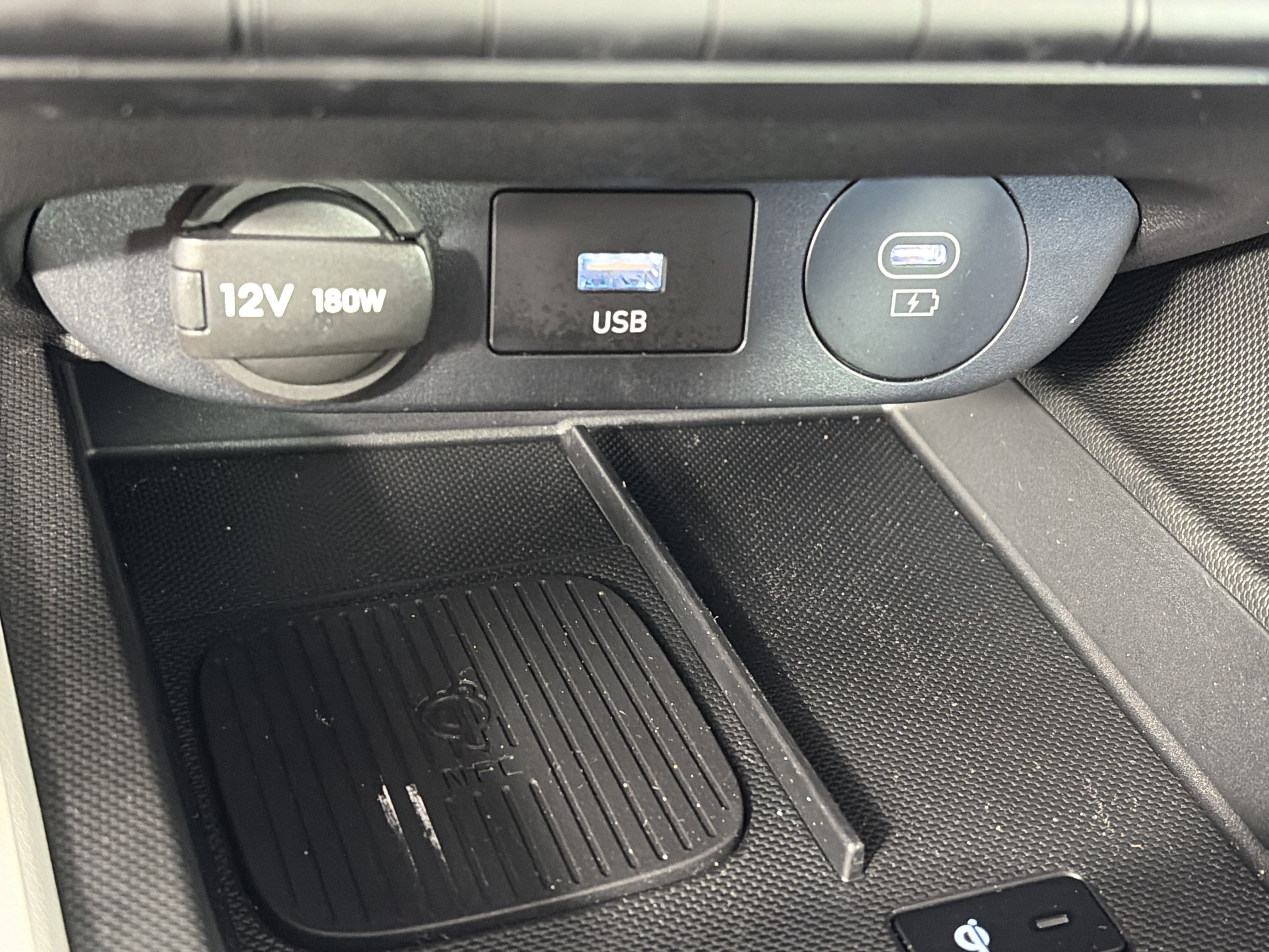 New 2025 Hyundai Elantra Limited FWD image 24