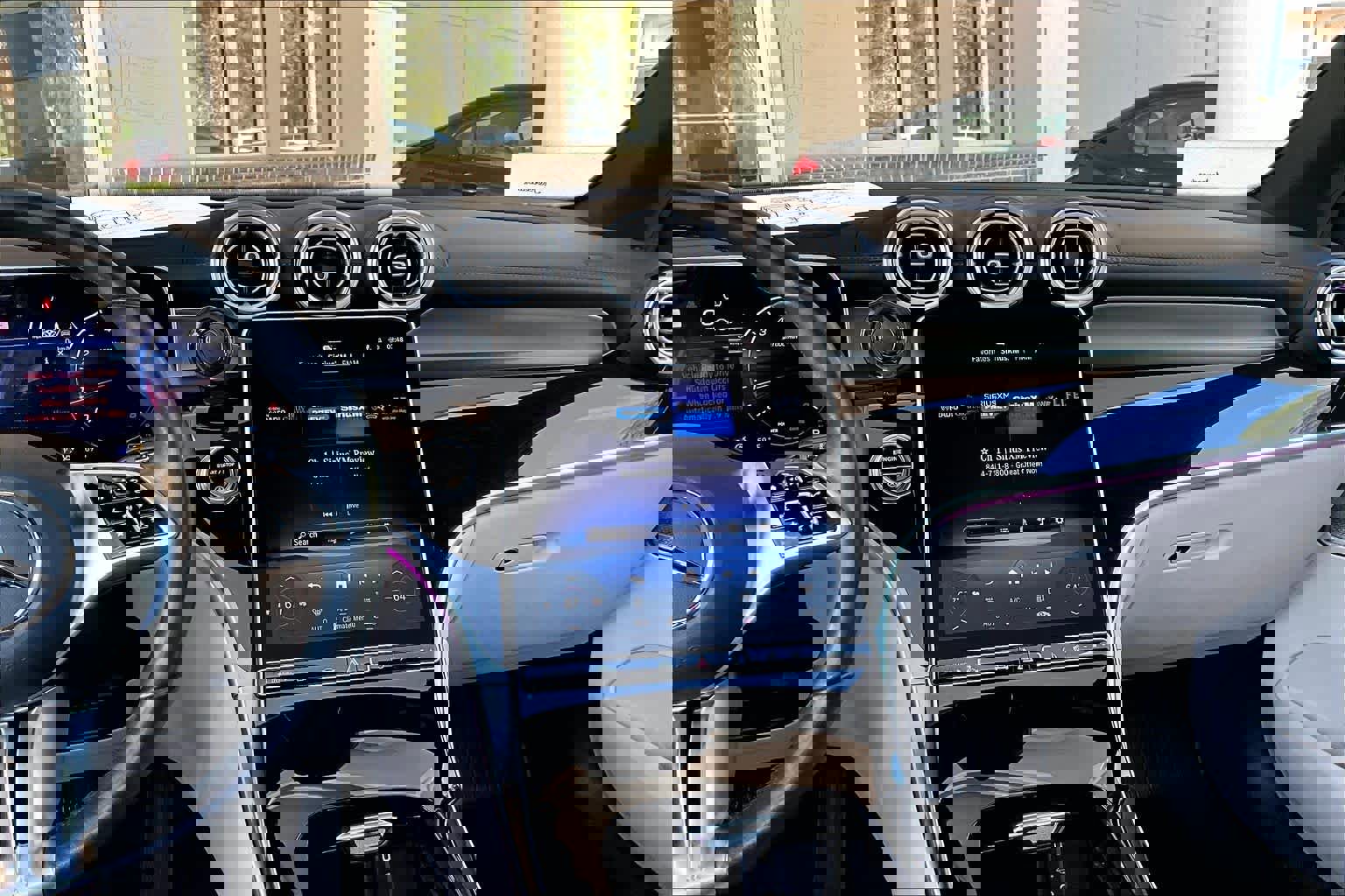 Used 2025 Mercedes-Benz GLC 300 4MATIC image 7